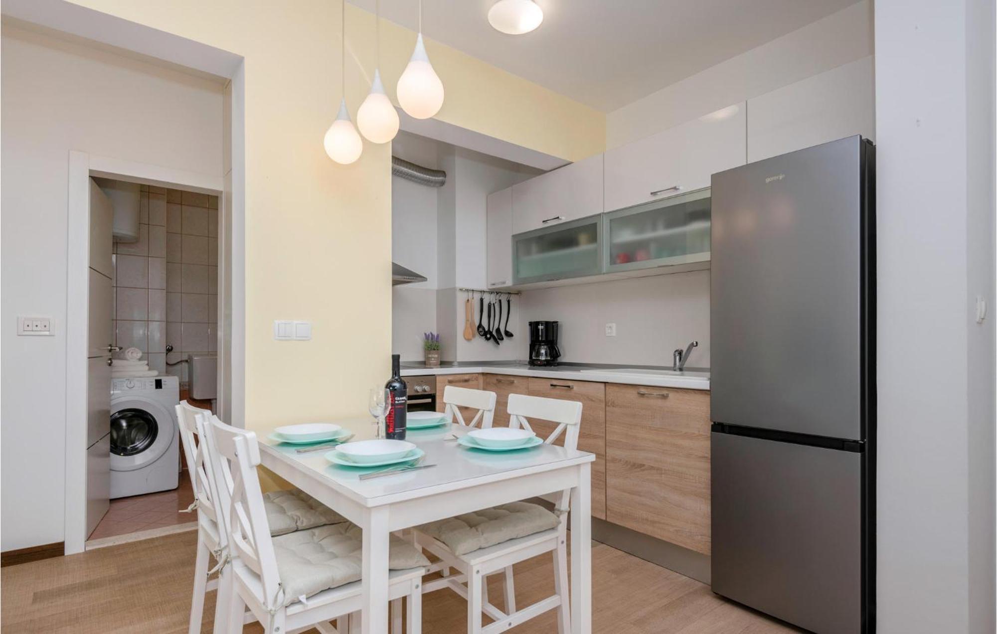 1 Bedroom Beautiful Apartment In Baška Voda Dış mekan fotoğraf