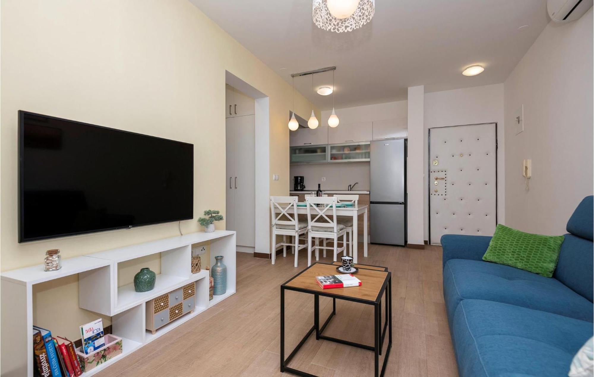 1 Bedroom Beautiful Apartment In Baška Voda Dış mekan fotoğraf